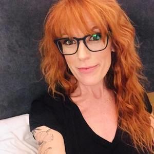 Meet your Posher, Carrie